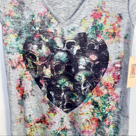 Decree Women Halloween T-shirt Skulls/ Heart Print Size S - Picture 3 of 7